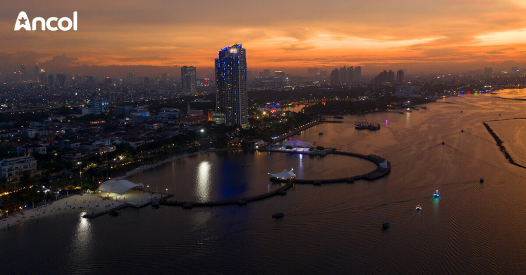 pantai ancol malam hari